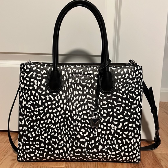Michael Kors Mercer Leather Tote - Picture 2 of 8